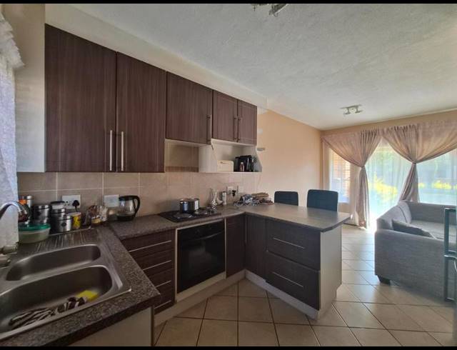 2 BEDROOM APARTMENT FOR SALE IN MOOIKLOOF RIDGE ESTATE